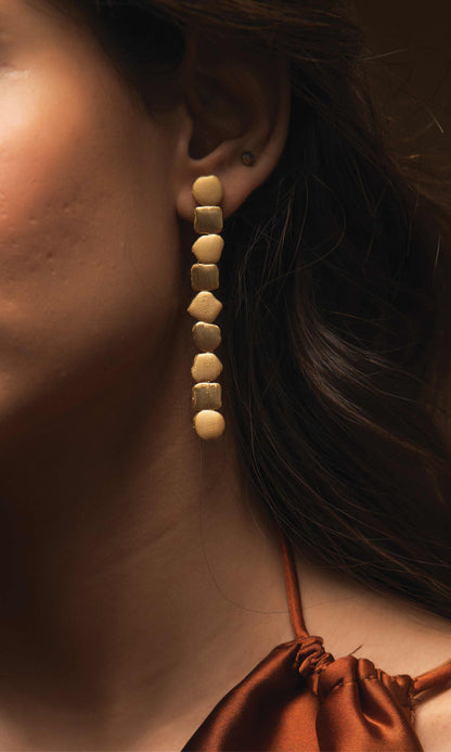 Sara Earrings - Golden
