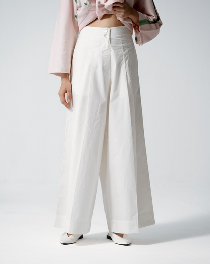 WHITE PLEATED PANTS