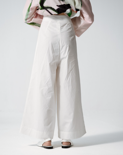 WHITE PLEATED PANTS