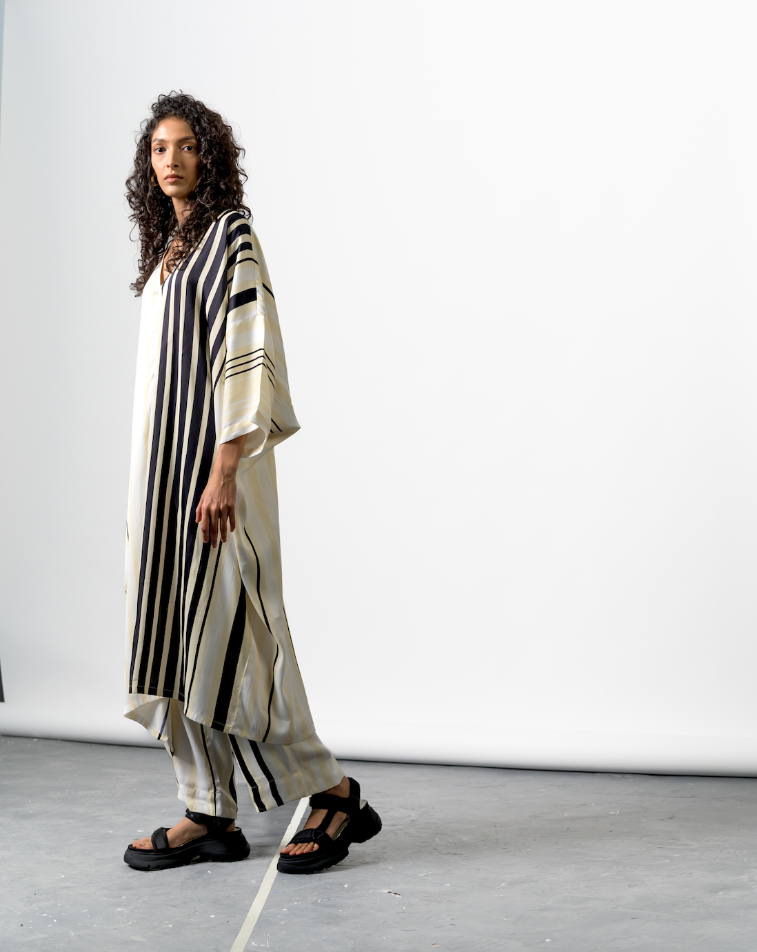 BW STRIPES KAAFTAN KURTA