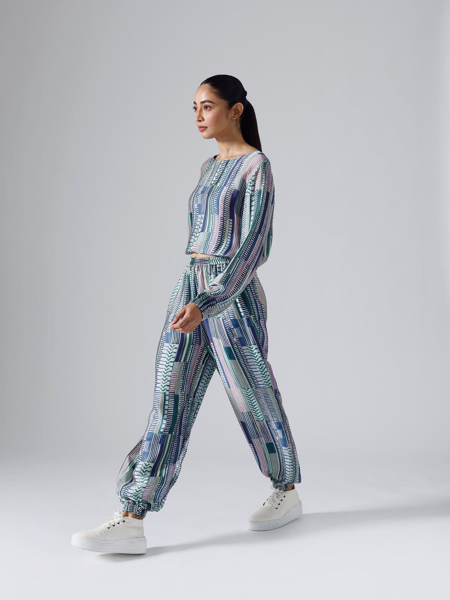 Geometric blue joggers set